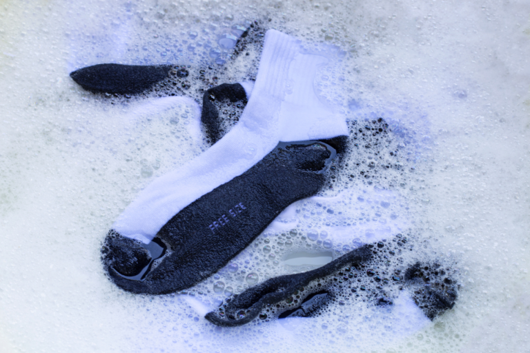 cara mencuci kaos kaki