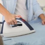 cara menghilangkan bekas setrika di baju