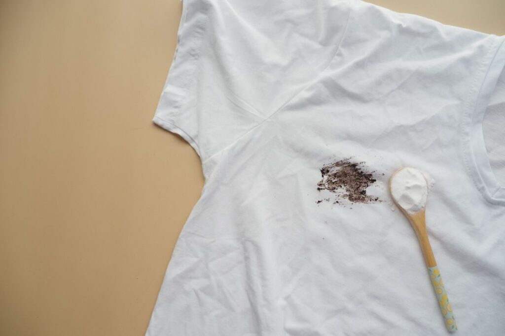 menghilangkan noda pakaian putih